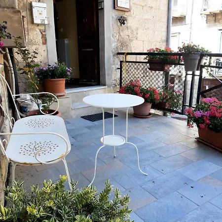 La Casa Del Pittore Di Petralia Bed & Breakfast