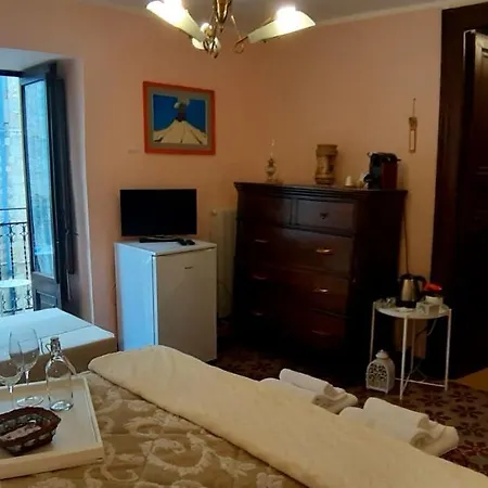 La Casa Del Pittore Di Petralia *