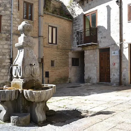 La Casa Del Pittore Di Petralia Alojamento de Acomodação e Pequeno-almoço Petralia Soprana
